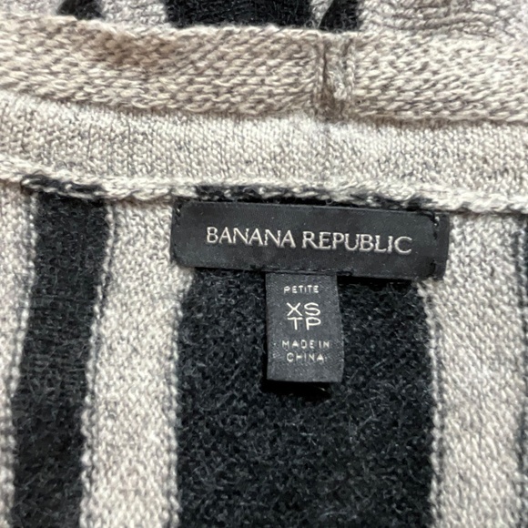 BANANA REPUBLIC Wool Blend w/ Alpaca Sleeveless Ponch Vest - Picture 5 of 8